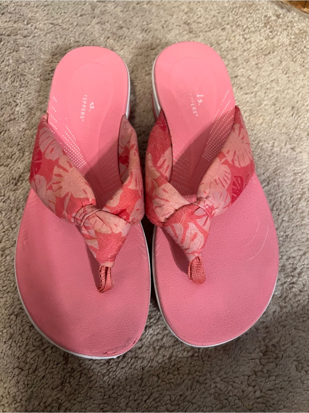 Clark’s Pink Floral Knit Flip Flop Sandals Cloud Steppers